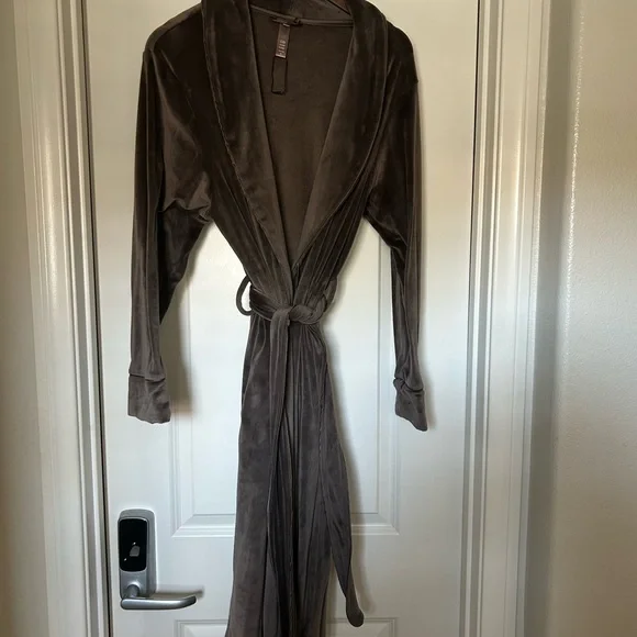 COPY - SKIMS Women's Robe - Picture 3 of 4